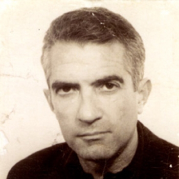 Besas como si fueses a comerme. Besas besos de mar, a dentelladas